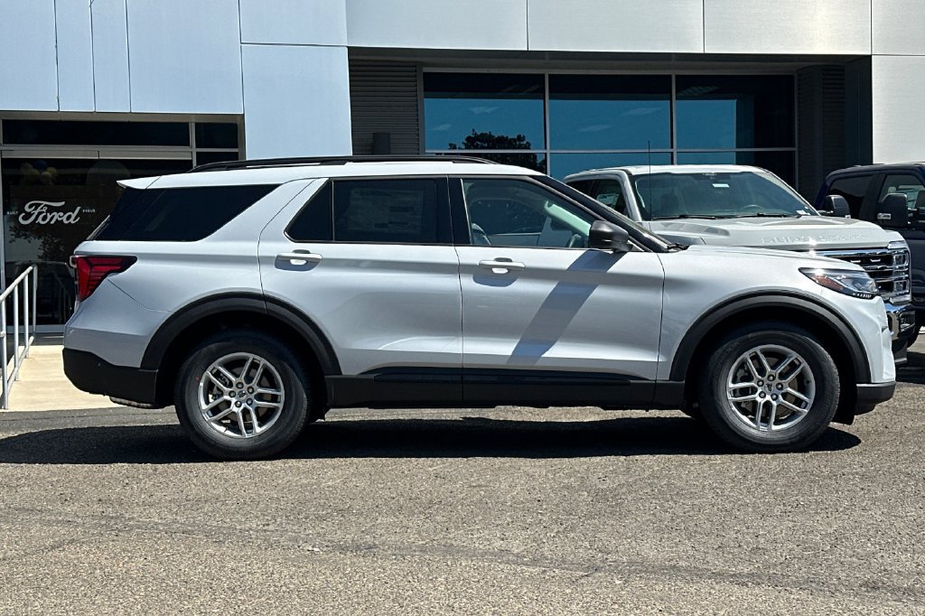 New 2026 Ford Explorer Active w/ Active Comfort Package RWD image 3
