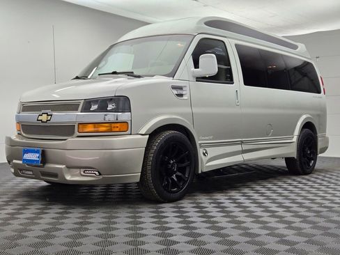 Used 2018 Chevrolet Express 2500 w/ Enhanced Convenience Package image 15