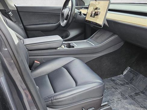 Used 2022 Tesla Model Y Long Range image 21