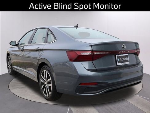 Used 2025 Volkswagen Jetta SE image 7