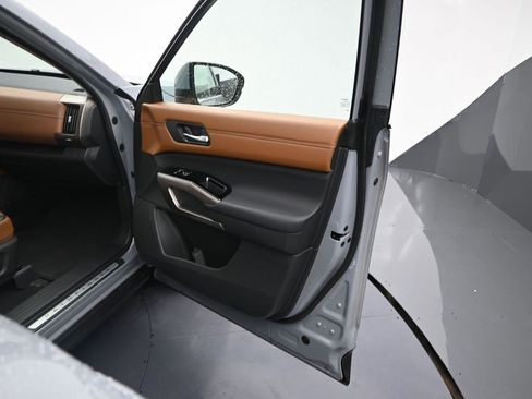 Used 2024 Nissan Pathfinder Platinum w/ Cargo Package image 7