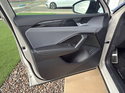 New 2026 Volkswagen Tiguan SE R-Line image 10