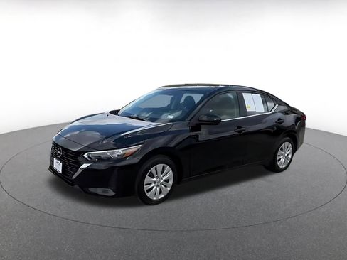 Used 2025 Nissan Sentra S image 8