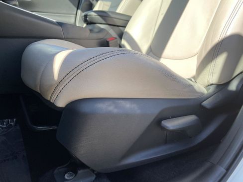 Used 2019 Toyota RAV4 XLE FWD image 23