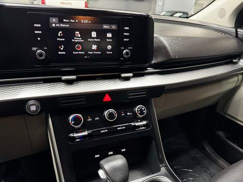 Used 2024 Kia Carnival LX image 25