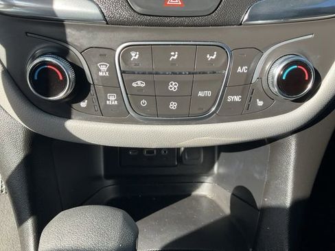 Used 2020 Chevrolet Equinox LT w/ Driver Convenience Package image 21