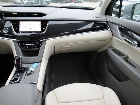 Certified 2024 Cadillac XT6 Premium Luxury image 15