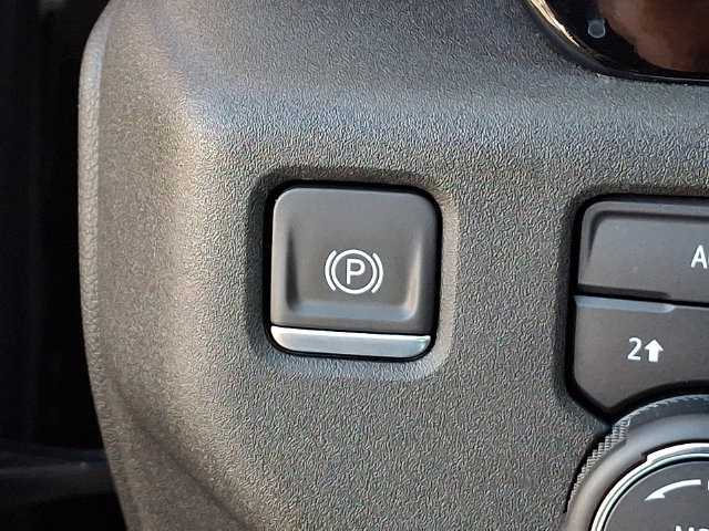 Used 2023 Chevrolet Silverado 1500 LT AWD/4WD image 28