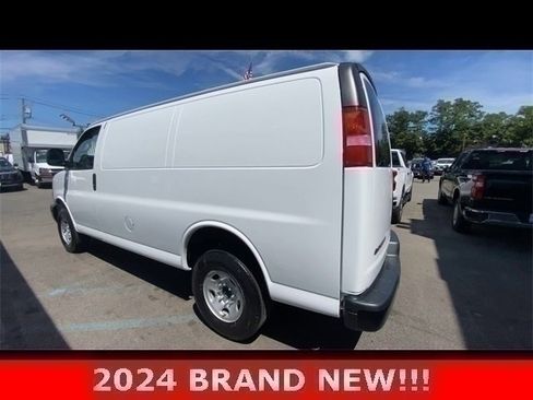 Used 2024 Chevrolet Express 2500 w/ Driver Convenience Package image 7