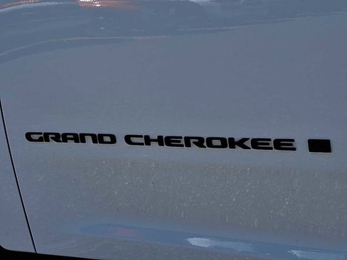 Used 2023 Jeep Grand Cherokee Altitude AWD/4WD image 32