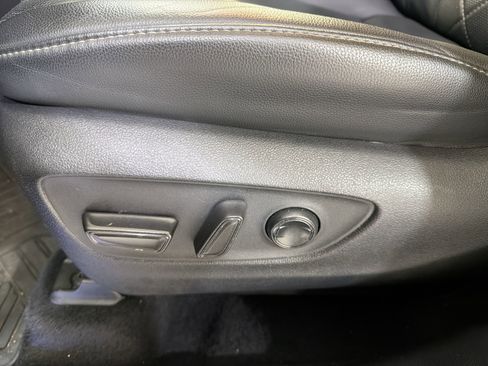 Used 2020 Toyota Highlander Platinum image 11