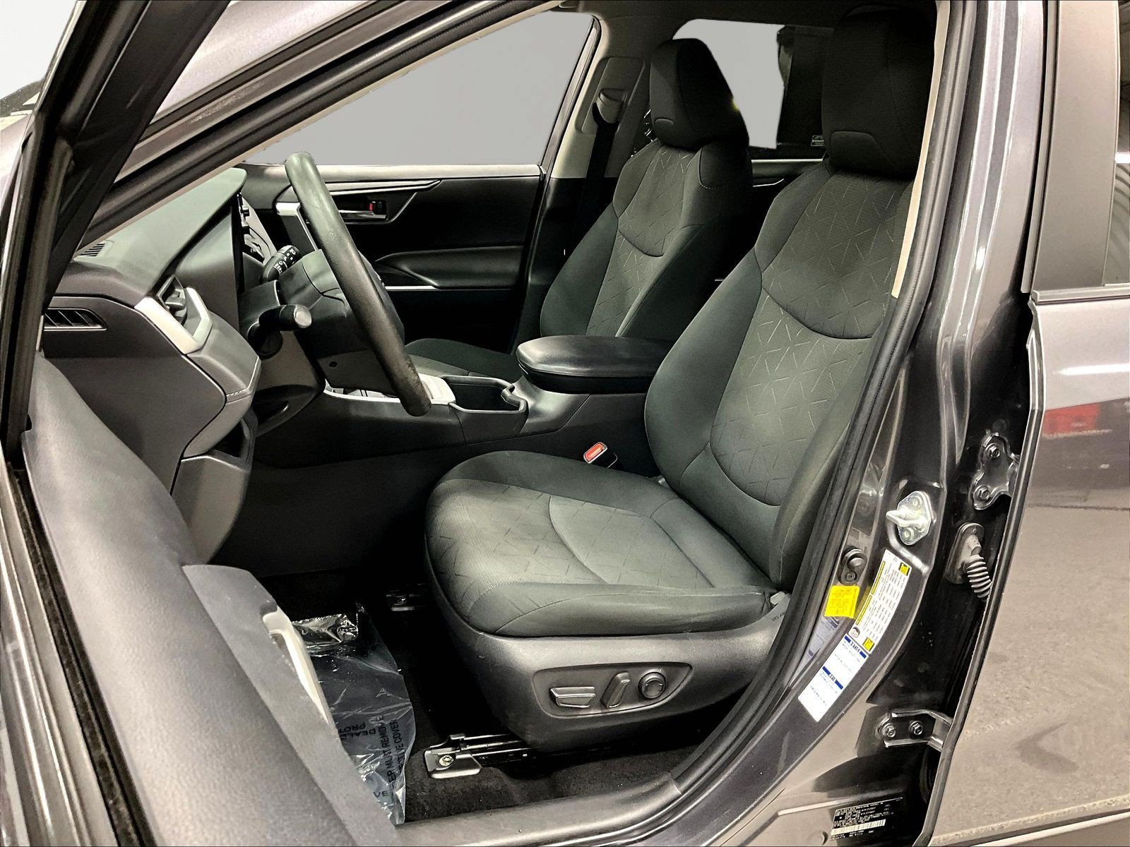 Used 2022 Toyota RAV4 XLE AWD/4WD image 21