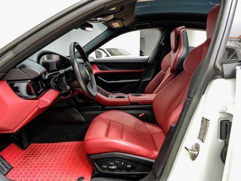 Used 2023 Porsche Taycan image 4