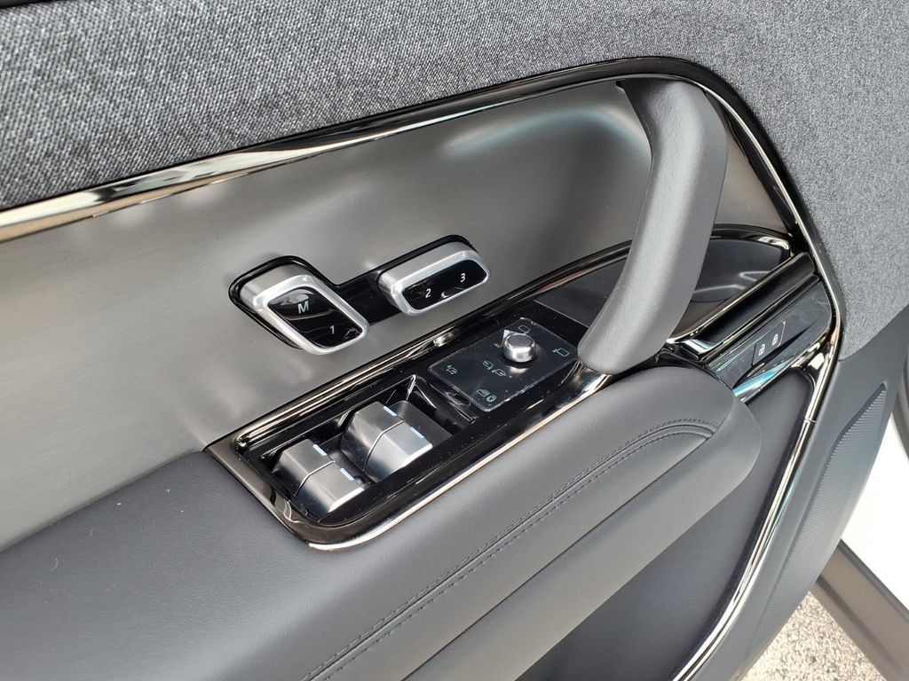 New 2026 Land Rover Range Rover Sport SE AWD/4WD image 11