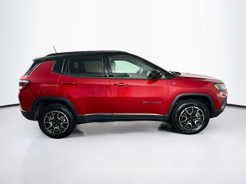 Used 2025 Jeep Compass Trailhawk w/ Trailer Tow Group AWD/4WD image 10