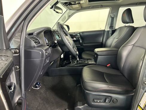 Used 2019 Toyota 4Runner TRD Off-Road Premium AWD/4WD image 12