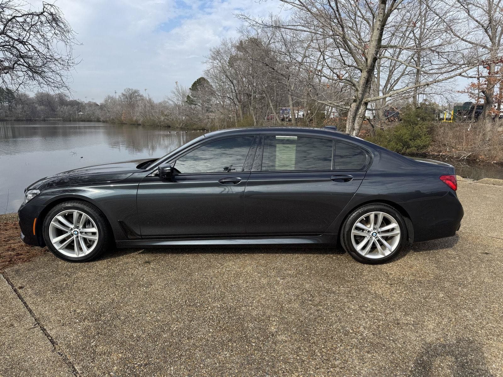 Used 2016 BMW 750i xDrive AWD/4WD image 10