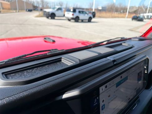 Used 2025 Jeep Gladiator Sport image 16
