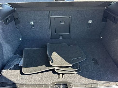 Certified 2026 Volvo XC40 B5 Plus AWD/4WD image 31