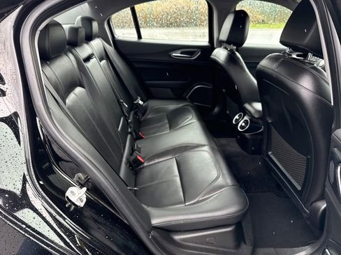 Used 2019 Alfa Romeo Giulia w/ Cold Weather Package RWD image 10