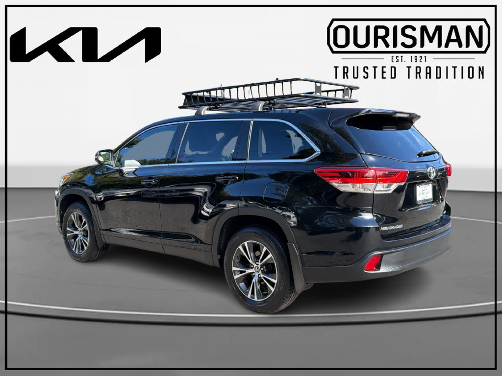 Used 2019 Toyota Highlander LE AWD/4WD image 3