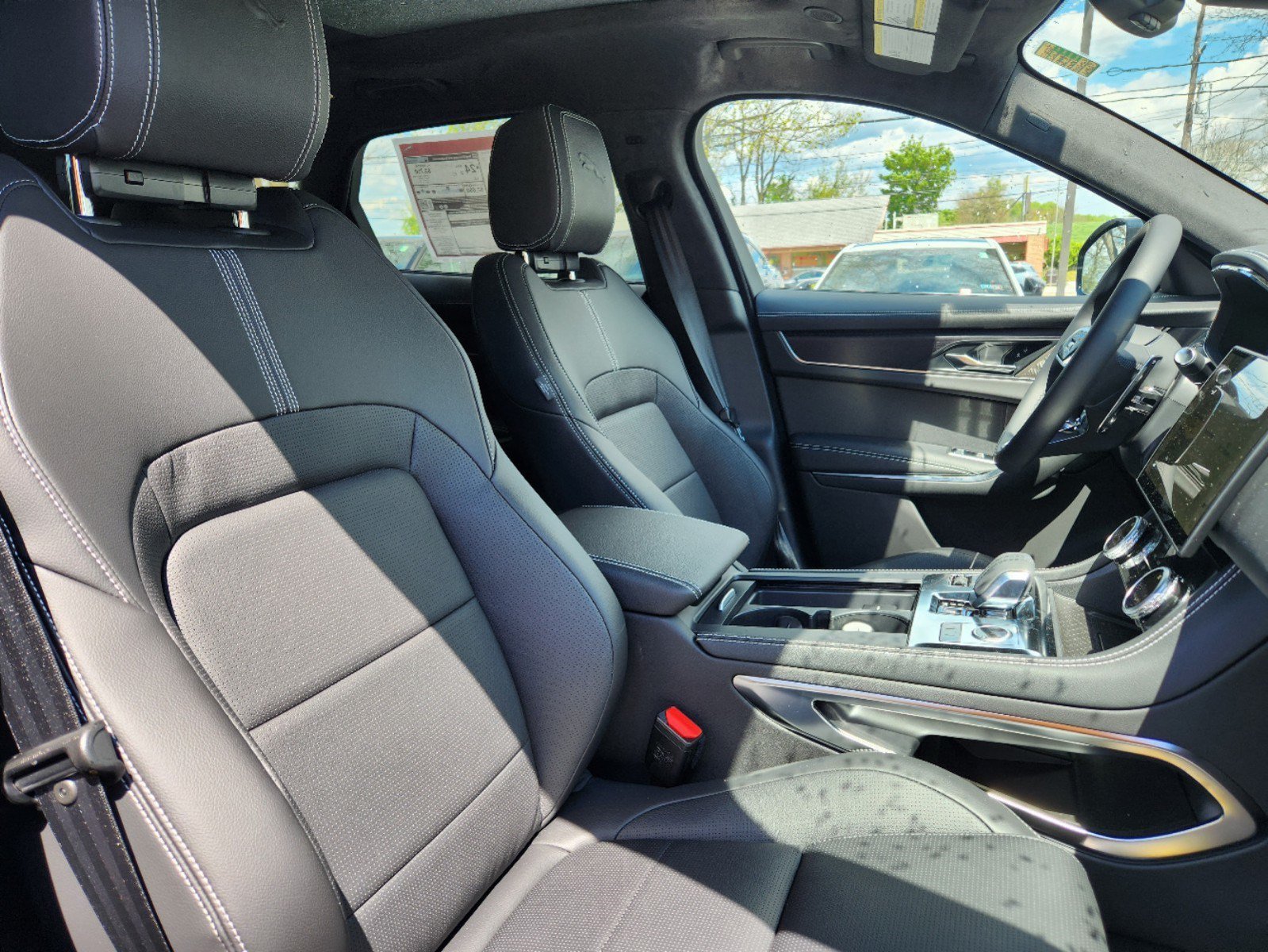 Used 2025 Jaguar F-PACE R-Dynamic S AWD/4WD image 13