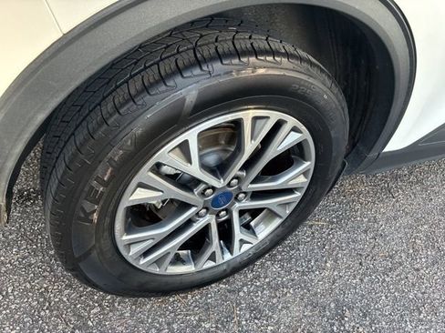 Used 2022 Ford Escape SEL image 15