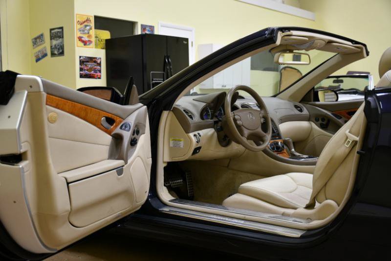Used 2008 Mercedes-Benz SL 550 w/ P1 Pkg image 23
