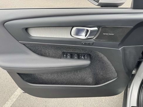 Certified 2023 Volvo XC40 B5 Ultimate w/ Protection Package Premier AWD/4WD image 17