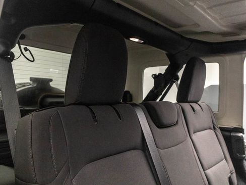 Used 2022 Jeep Wrangler Unlimited Sport image 34