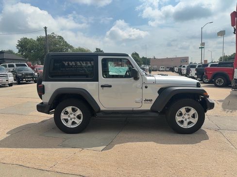 Used 2022 Jeep Wrangler Sport AWD/4WD image 5
