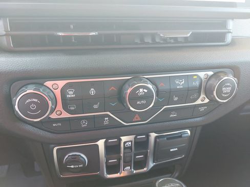 Used 2026 Jeep Gladiator Sport AWD/4WD image 23