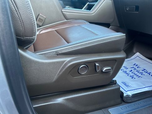 Used 2025 GMC Sierra 3500 Denali w/ Denali Reserve Package image 17