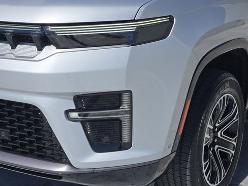 New 2026 Jeep Grand Wagoneer image 6