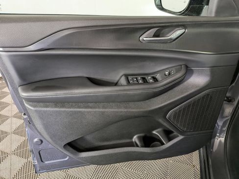 Certified 2025 Jeep Grand Cherokee Altitude AWD/4WD image 18