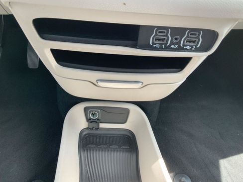 Used 2023 Chrysler Pacifica Touring-L FWD image 44