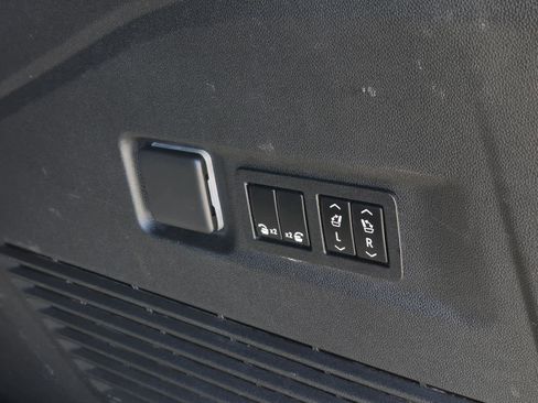 Used 2022 Chevrolet Suburban High Country image 10