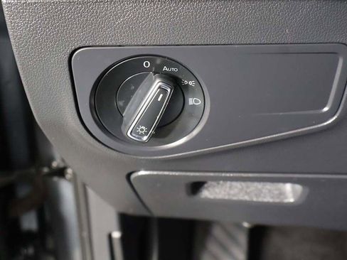 Used 2024 Volkswagen Tiguan SE w/ Panoramic Sunroof Package FWD image 39