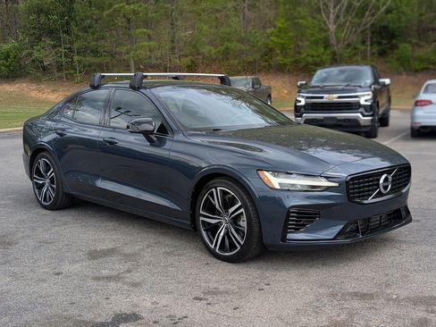 Used 2022 Volvo S60 T8 R-Design image 11