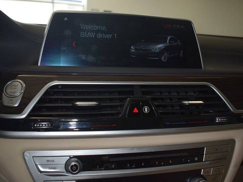 Used 2019 BMW 740i RWD image 28