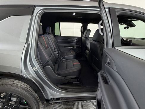 New 2026 Chevrolet Traverse RS w/ LPO, Floor Liner Package image 11