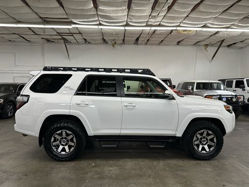 Used 2020 Toyota 4Runner TRD Off-Road Premium w/ Moonroof Package AWD/4WD image 2