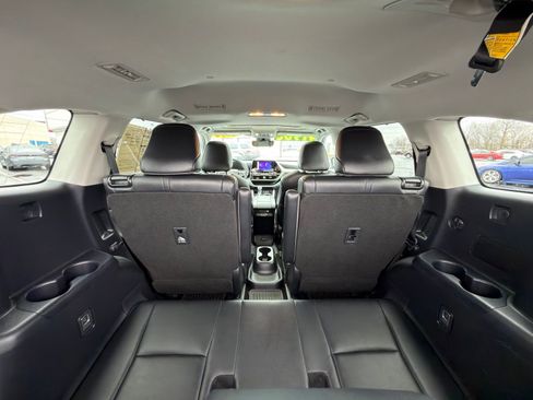 Used 2024 Toyota Highlander XLE image 35