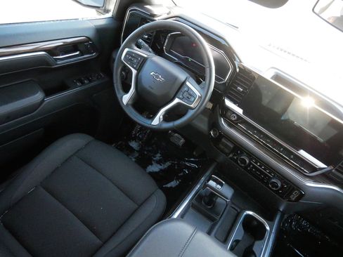 Used 2024 Chevrolet Silverado 1500 LT Trail Boss image 9