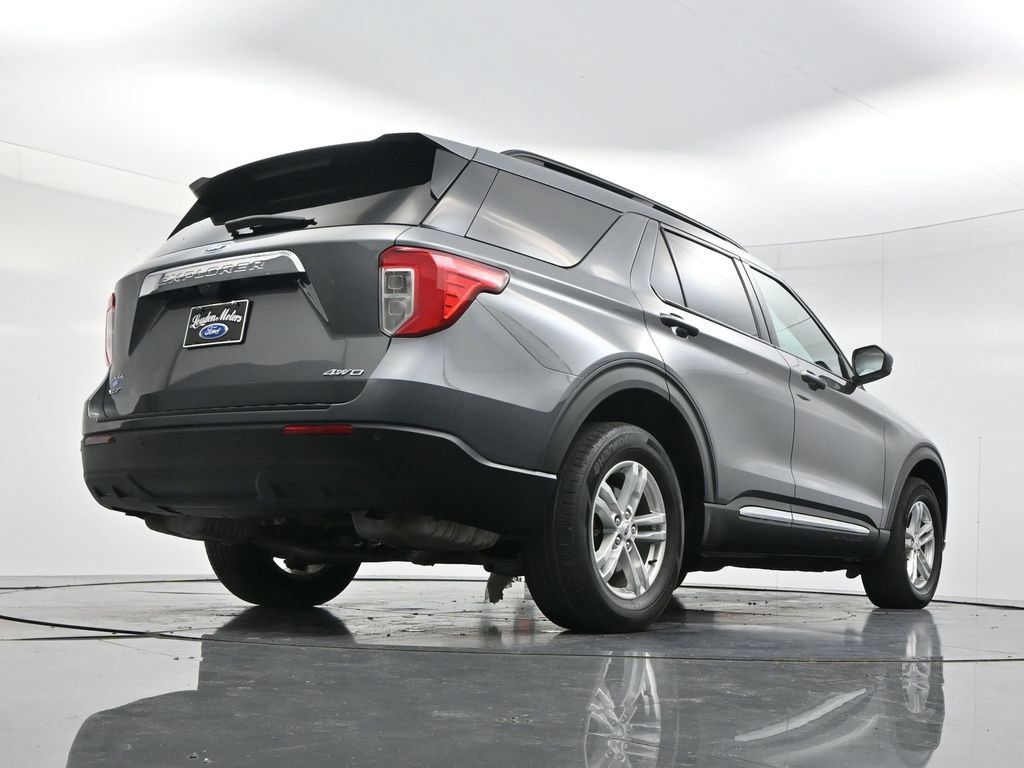 Used 2023 Ford Explorer XLT AWD/4WD image 49