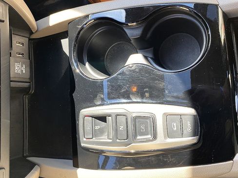 Used 2018 Honda Pilot Touring image 13