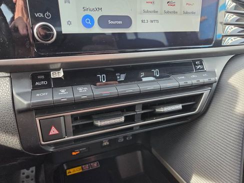 Used 2025 Toyota Camry SE image 12