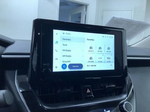 Certified 2025 Toyota Corolla LE image 28