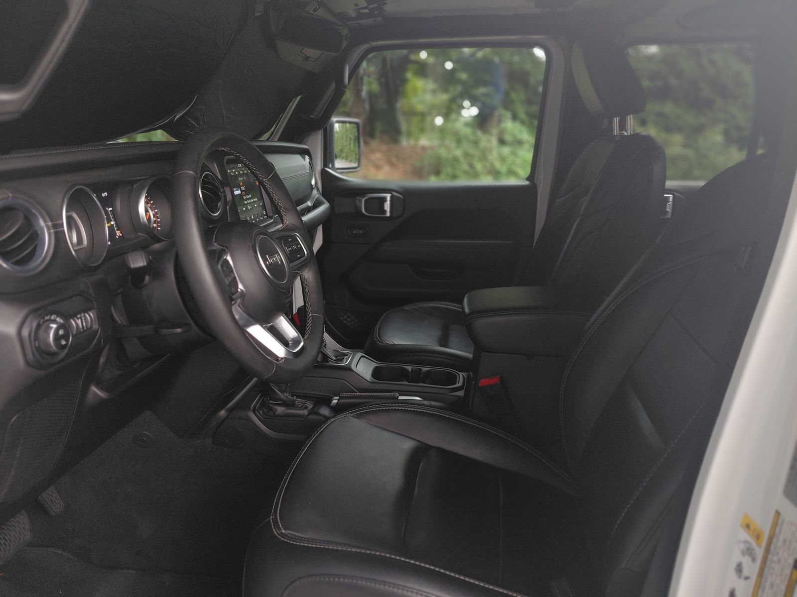 Used 2020 Jeep Gladiator Overland AWD/4WD image 2