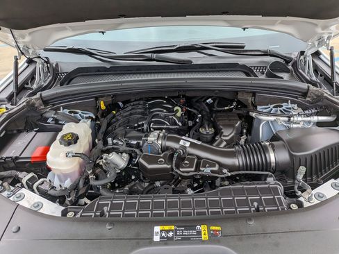 Used 2024 Jeep Grand Cherokee Limited w/ Black Appearance Package AWD/4WD image 33